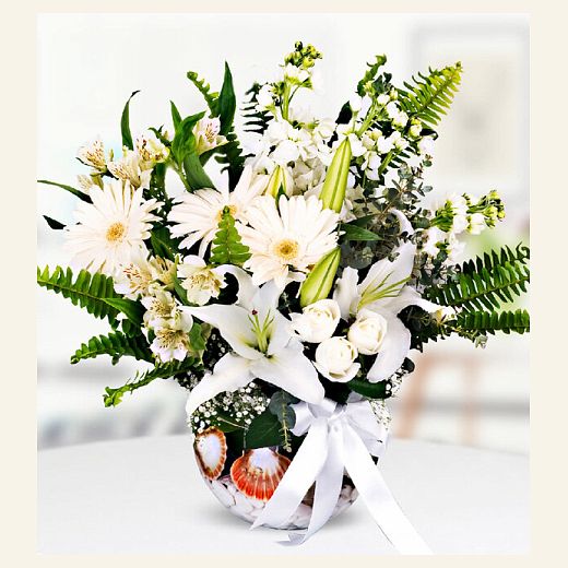 Akvaryumda Lilyum Şebboy Gerbera — Fanusta ve Akvaryumda Çiçek